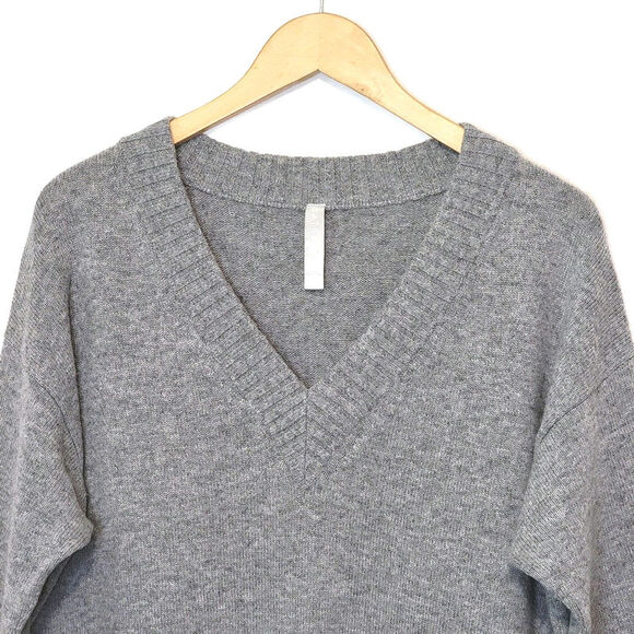 Athleta Wool Cashmere V Neck Long Sleeve Tunic Gray Sweater Cozy Minimalist M - Picture 3 of 16